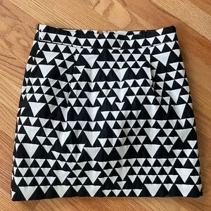 J Crew size 0 black and white geometric skirt with lining